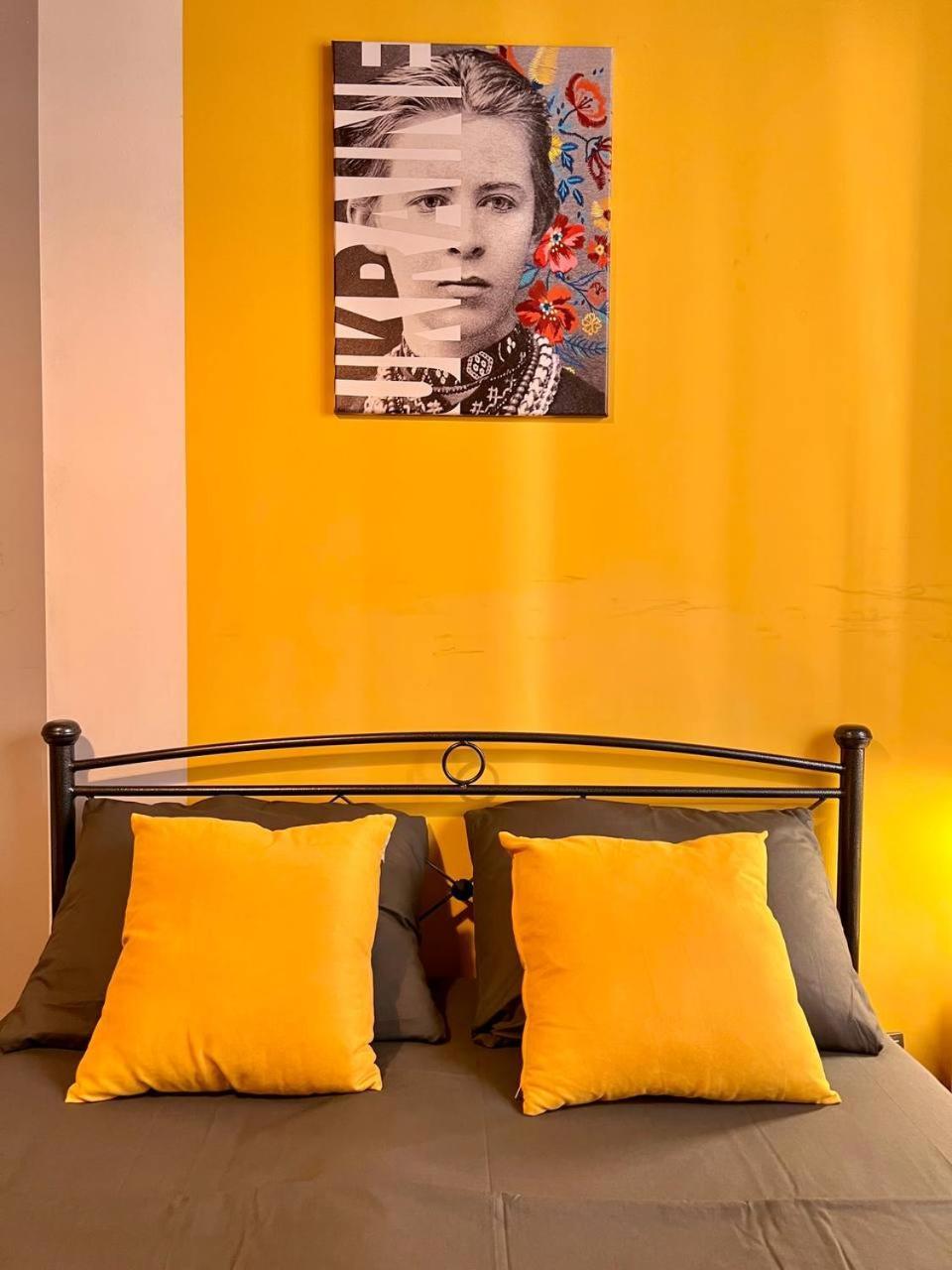 Moonlight Hostel Lviv Bagian luar foto